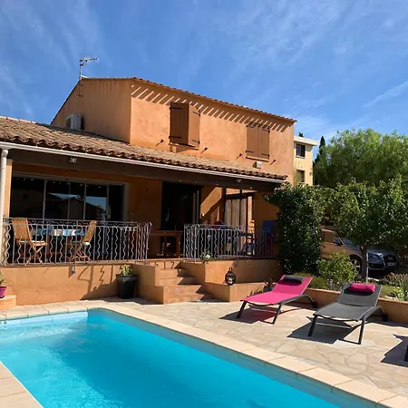 900 M Du Centre Et Plages, Piscine, Parking Bandol