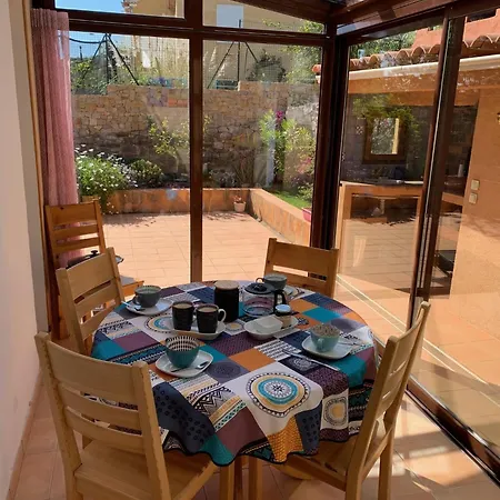 Villa 900 M Du Centre Et Plages, Piscine, Parking