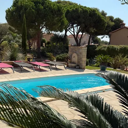 Villa 900 M Du Centre Et Plages, Piscine, Parking