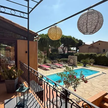 900 M Du Centre Et Plages, Piscine, Parking *